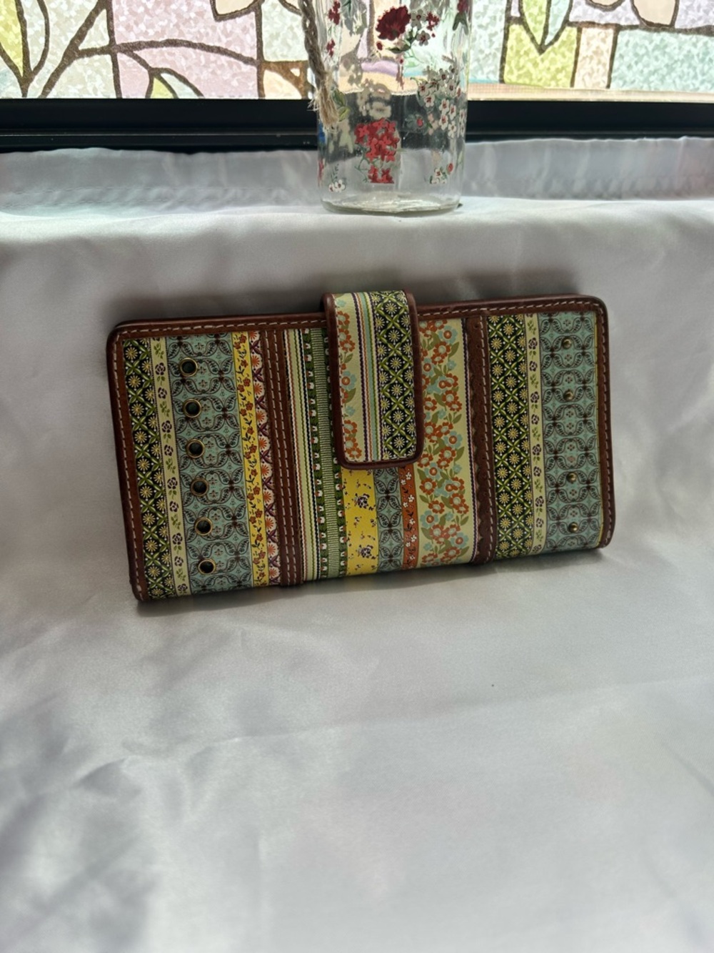 Fossil vintage leather contrast striped studded grommet billfold wallet,